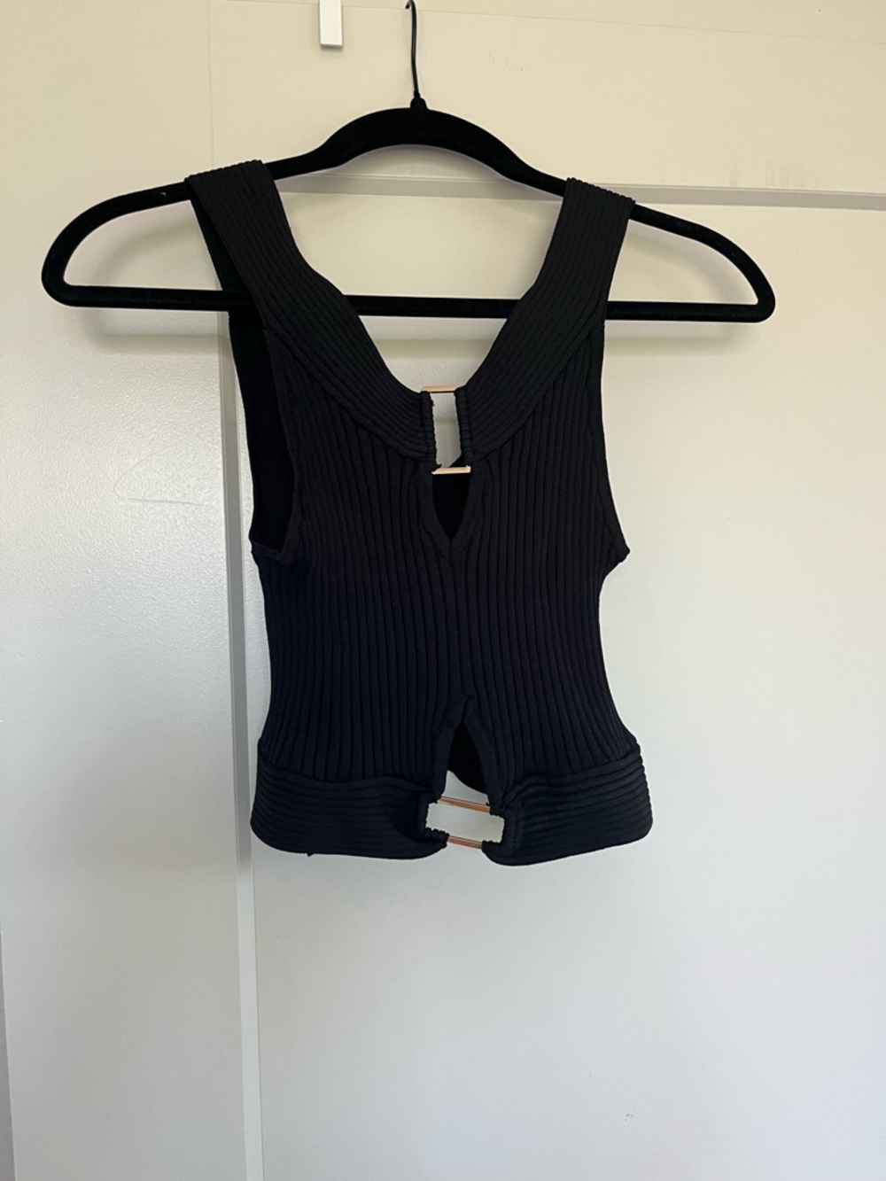 Ribbed Reversible V-Neck Black Tank Top with Hardware - Picture 3 of 11